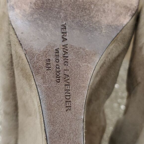 SOLD!!! VERA WANG LAVENDER - Suede Wedges  - Size 9 1/2 - Picture 7 of 7